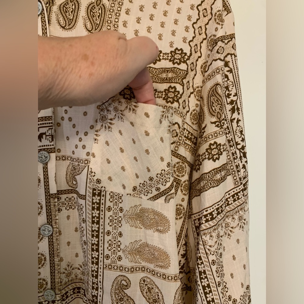 POL Patterned Button Up Blouse NWOT 🌴 - image 4